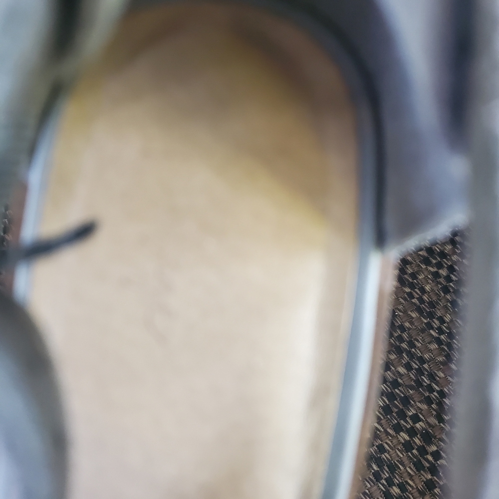 Shoes - Picture 5 of 6
